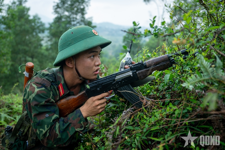 Army Officer Candidate School No.1 conducts live-fire exercise